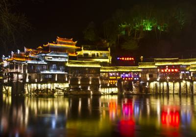 夜游鳳凰古城，感受別樣的古城美