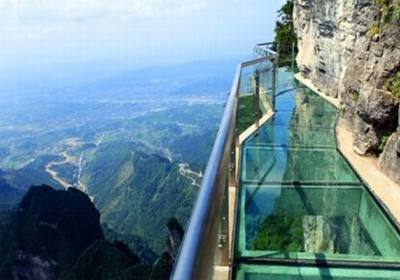 奇峰歷險(xiǎn)，游張家界天門山游記